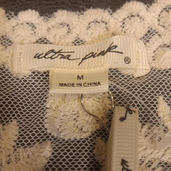 NWT. Ultra Pink Boho Style White Lace Blouse With Delicate Crochet Details - Picture 6 of 9